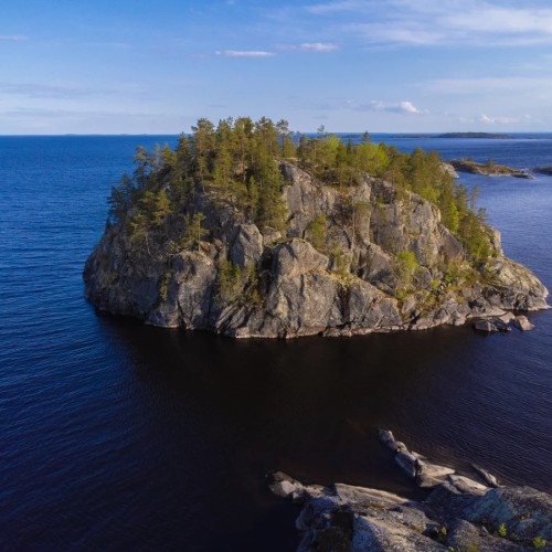 Ладожские шхеры, остров Кивисаари и гора Айно