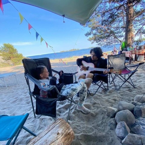 На остров за приключениями: семейный отдых на Ладоге с палатками, вожатыми и няней