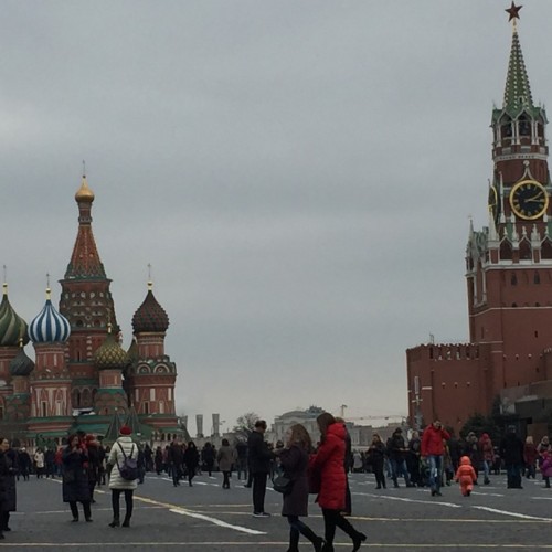 Пешком по страницам истории Москвы: персональное погружение в тайны Кремля и легенды авиации