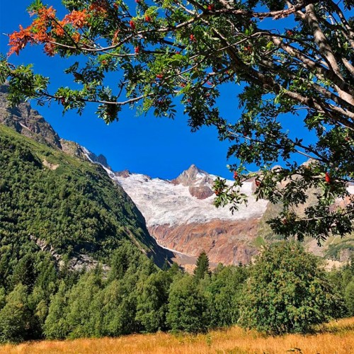 Домбай и Архыз: треккинг налегке с проживанием в гостинице