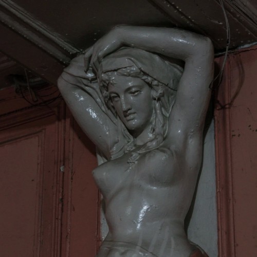 С гидом-проводником — по дворам и парадным Петроградской стороны