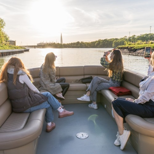 Вдоль Петроградской стороны на групповой водной прогулке