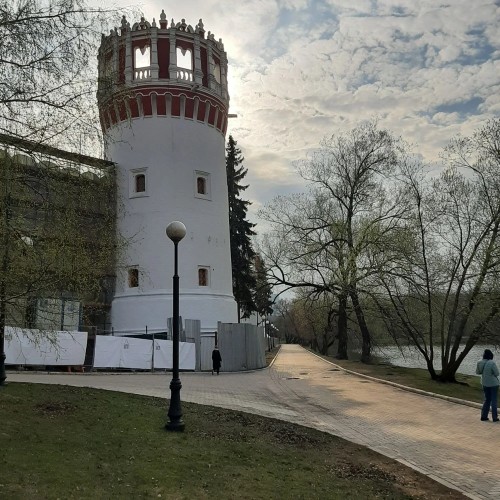 Новодевичье кладбище и Новодевичий монастырь: имена, легенды, судьбы