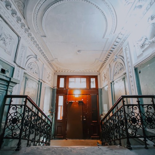 Питер романтиков: дворы, парадные, виды с крыши и коммуналка Довлатова