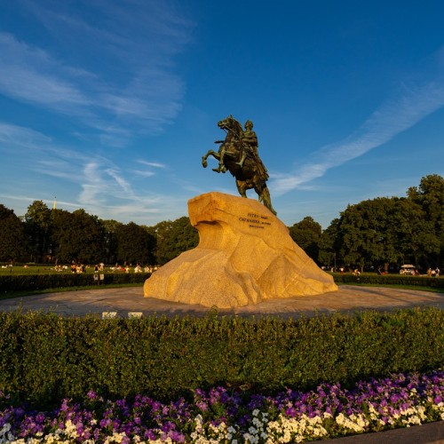 Живые рассказы о Петербурге — на минивэне с панорамной крышей