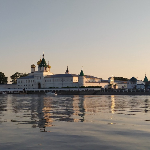 На катере — по следам императорской иконы в Костроме