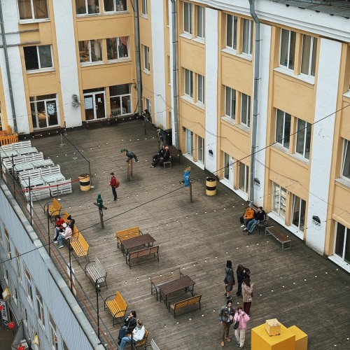 Петербург 4 в 1: дворы, парадные, коммуналки и крыша