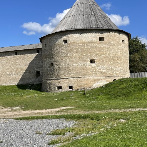 Из Петербурга к древним монастырям