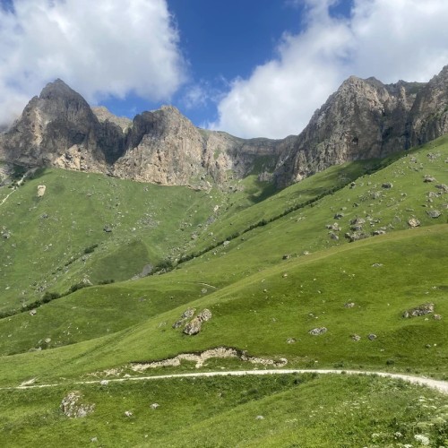 На джипах к горам-исполинам в мини-группе: Домбай, Архыз, Эльбрус и Чегем (из любого города КМВ)