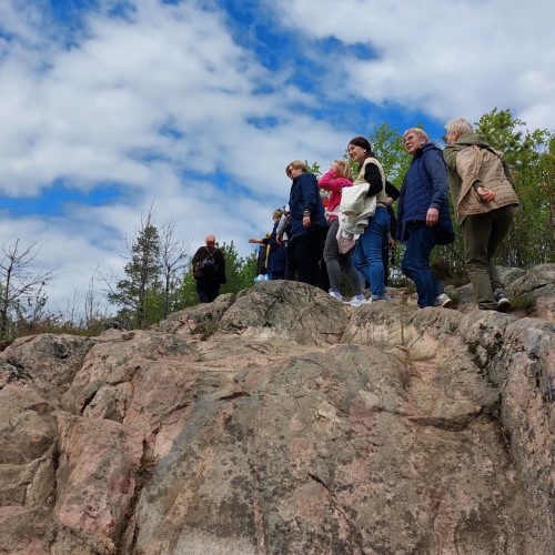 Мини-группой по малоизведанной Карелии: водопады, горы, озёра, карьеры вдали от популярных маршрутов