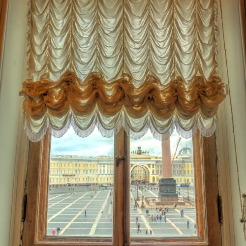 Семейная экскурсия по Эрмитажу «В гости к императорам»