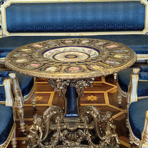 У Юсуповых дома