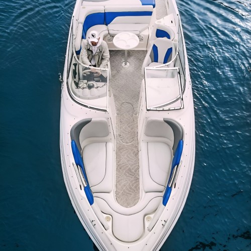 Прогулка на открытом катере — от центра Петербурга до новых кварталов у воды