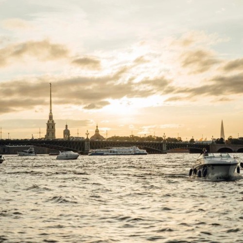 К Финскому заливу на закат — на индивидуальной водной прогулке