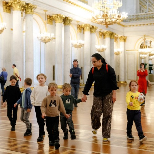 Экскурсия для детей «Каменная шкатулка Эрмитажа: малахит, лазурит и мозаика»