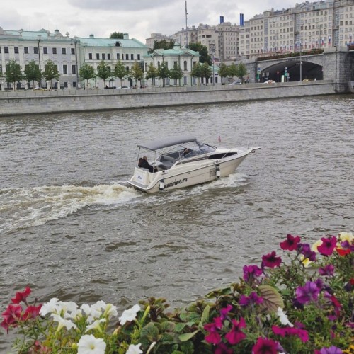 Москва в ладонях: прогулка на катере