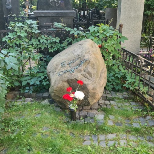 Есть ли жизнь на Ваганьковском кладбище