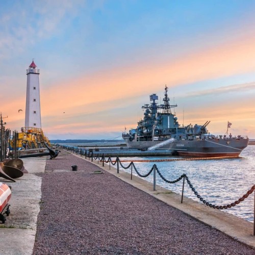 Яркое автопутешествие в Петергоф, Ораниенбаум и Кронштадт