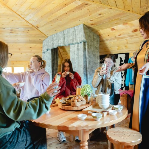 Тур на Алтай с фотографом: эстетичные кадры, съёмки с реквизитом, глэмпинги и топовые места