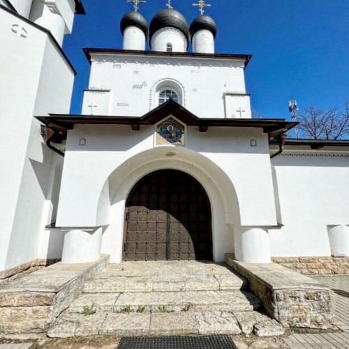 По святым местам и к Серафиму Вырицкому на автомобиле