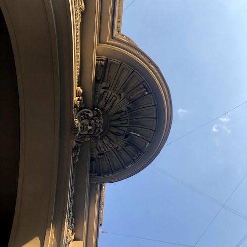 Фасады Пушкина, дворы Достоевского