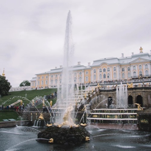 В Петергоф на скоростном судне: экскурсия по Нижнему парку и Большому дворцу