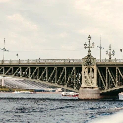 Вдоль Петроградской стороны на индивидуальной водной прогулке