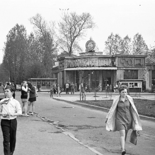 Удельная и барахолка, или Когда спальный район таит шедевры