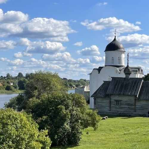 Вдаль от мирской суеты: индивидуальное путешествие-паломничество по монастырям Ленобласти