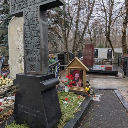 Кумиры, герои и святые старинного Ваганьковского кладбища в Москве