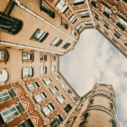 Петербург за закрытыми дверями: парадные лестницы и дворы-колодцы