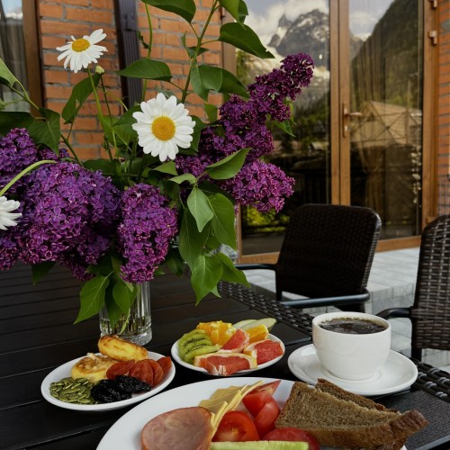 Молодёжный тур в Домбай: лёгкие треккинги, природные чудеса и отель 4* с видом на вершины