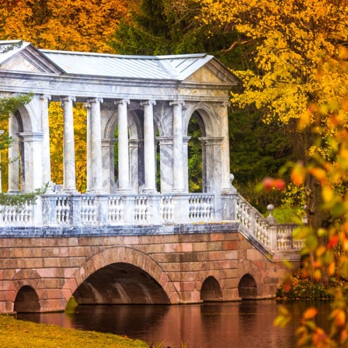 Из Петербурга — в роскошное Царское Село на минивэне