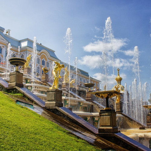 Имперская роскошь парковых фонтанов и дворцов Петергофа