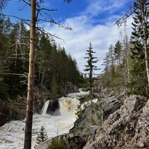 К водопаду Кивач, мрамору Белой горы и Поор-порогу — из Петрозаводска