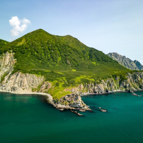 В мини-группе по Камчатке: вулканы, Тихий океан и дикие термальные источники