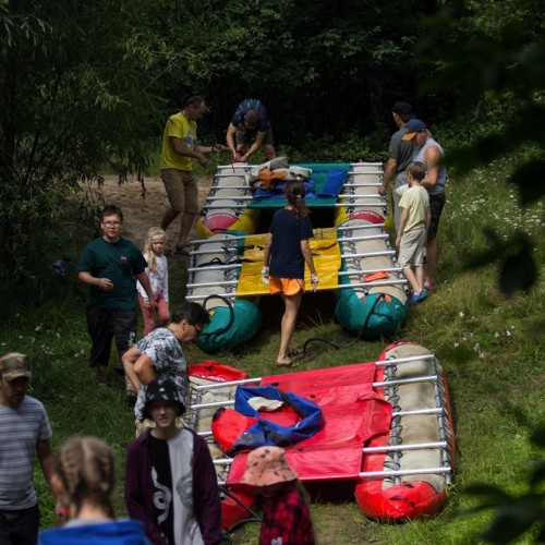 Выходные на реке Илеть для всей семьи: сплав на катамаранах, посвящение в водники и баня