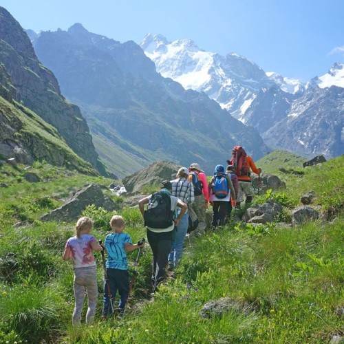 Перезагрузка в Безенги с проживанием в палатках: треккинг к ледникам, водопадам и диким турам