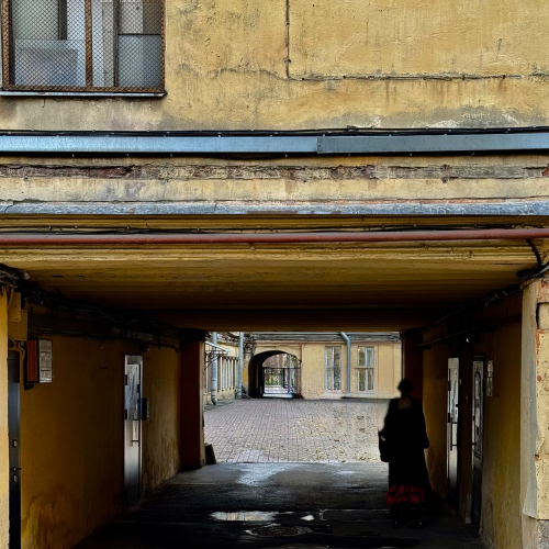 Чаепитие по-достоевски в коммунальной квартире Петербурга