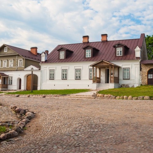 В Псков, Изборск и Печоры на внедорожнике: поездка только для вашей компании