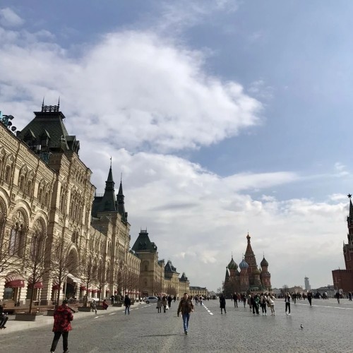 «Москва — это Красная площадь, Москва — это звёзды Кремля...»
