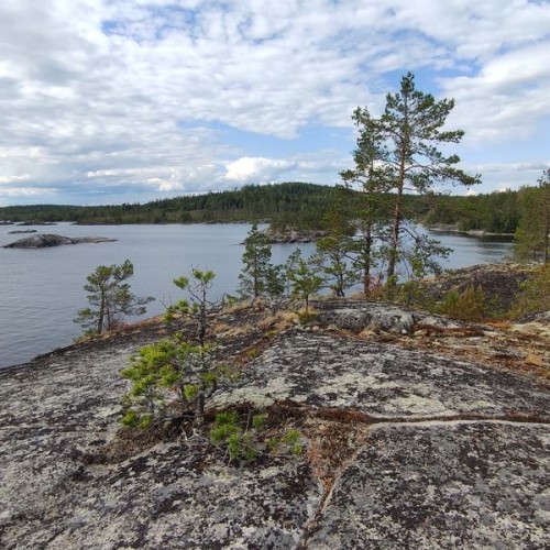Вода, скалы и чистейший воздух: горный парк «Рускеала» и «Ладожские шхеры»