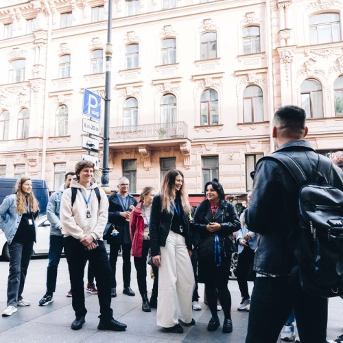 Стендап-экскурсия по Петербургу