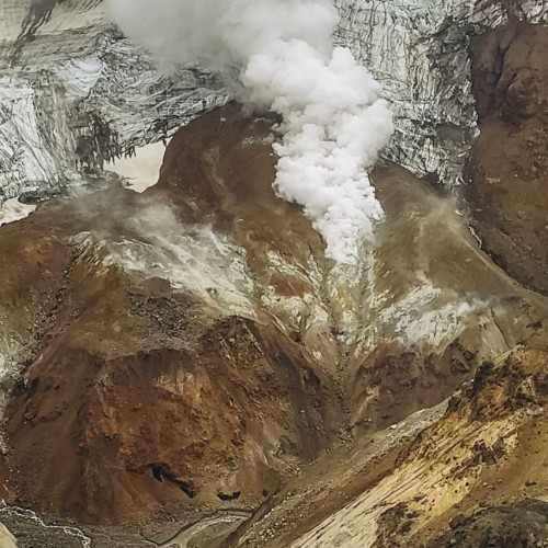 Океан впечатлений на Камчатке с фотографом: треккинги, спа, обед с видом на горы и ночь в глэмпинге