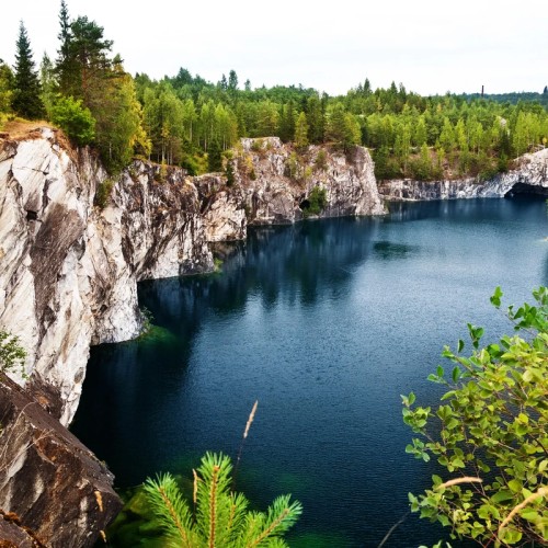 Сортавала и окрестности: мраморные берега «Рускеалы» и атмосфера прошлого в парке «Бастион»