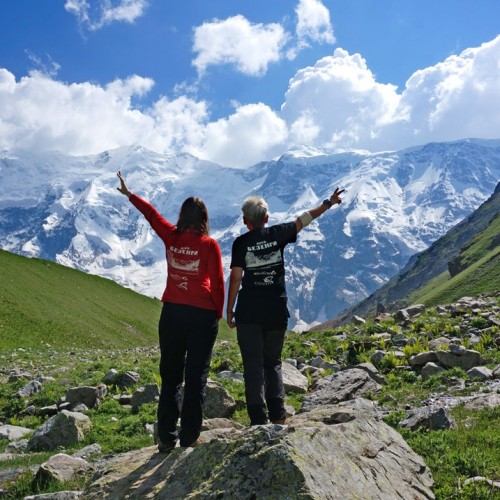 Треккинг налегке в Безенги с размещением в альплагере