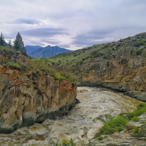 Два дня с инопланетным Алтаем: Чуйский тракт, Гейзеровое озеро и марсианские горы