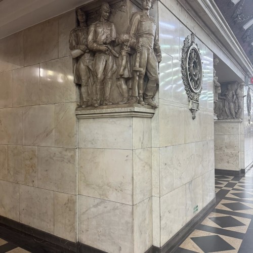 Петербургский метрополитен: обзорная экскурсия по историческим станциям метро