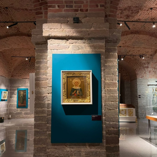 Подцерковье Смольного собора: выставка «Сокровища ризницы Смольного собора» (самостоятельный осмотр)