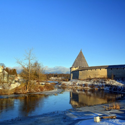 В древнюю Старую Ладогу — на комфортабельном автомобиле